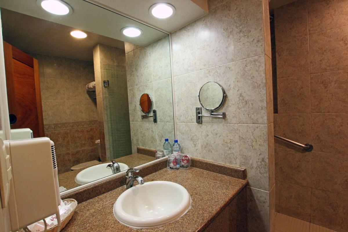 Hotel Colon Plaza Business Class นวยโวลาเรโด ภายนอก รูปภาพ
