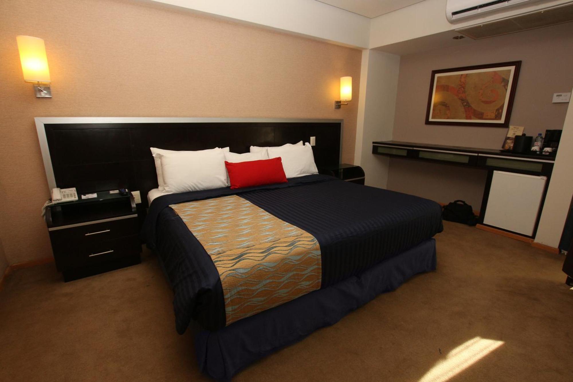 Hotel Colon Plaza Business Class นวยโวลาเรโด ภายนอก รูปภาพ